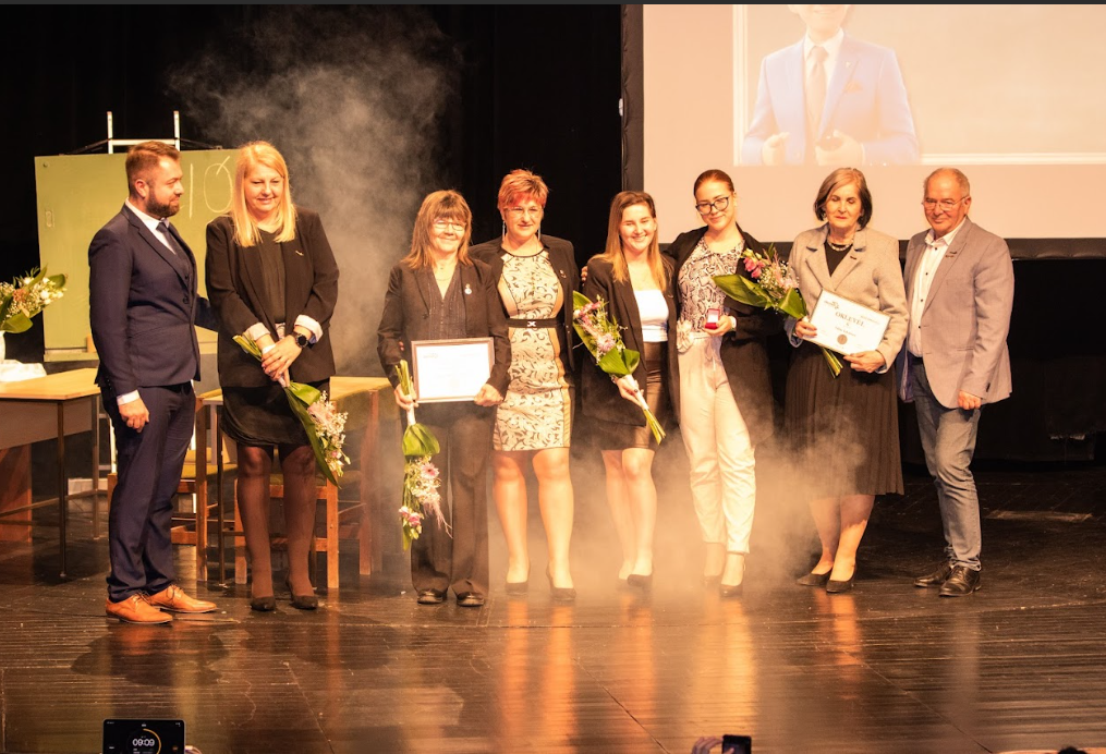 A képen ruházat, személy, ember, lábbelik láthatóElőfordulhat, hogy a mesterséges intelligencia által létrehozott tartalom helytelen.
