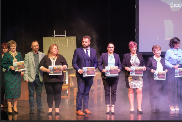 A képen ruházat, személy, nő, lábbelik láthatóElőfordulhat, hogy a mesterséges intelligencia által létrehozott tartalom helytelen.