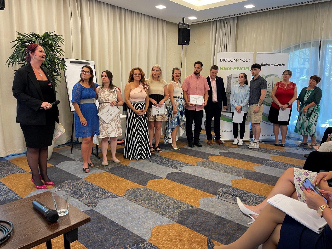 A képen ruházat, személy, lábbelik, ruha láthatóElőfordulhat, hogy az AI által létrehozott tartalom helytelen.