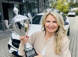 Különleges jutalom az autó Czinegéné Ferencz Ildikó számára, aki új életminőséget kapott a Biocommal a Vass-ágon