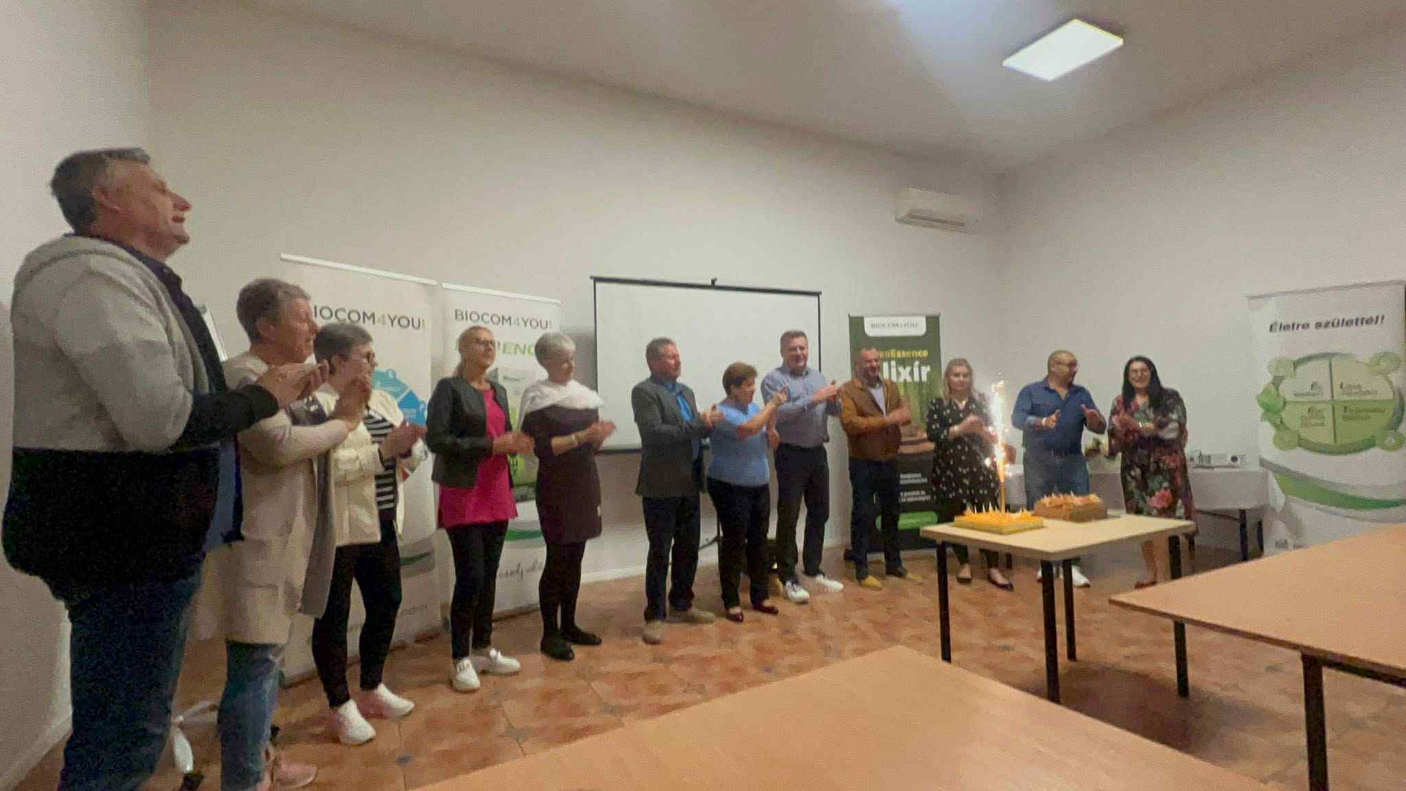 A képen ruházat, fedett pályás, fal, személy láthatóElőfordulhat, hogy az AI által létrehozott tartalom helytelen.