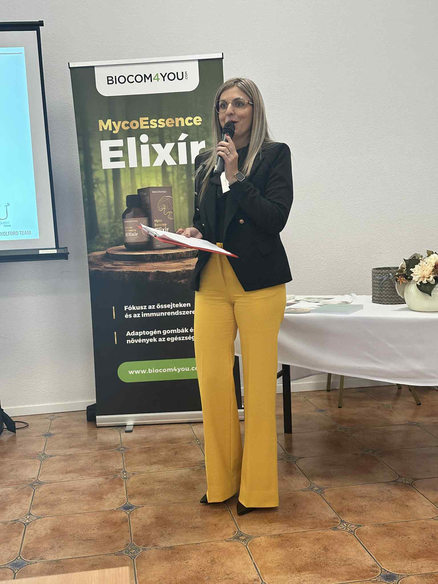 A képen ruházat, szöveg, személy, lábbelik láthatóElőfordulhat, hogy az AI által létrehozott tartalom helytelen.