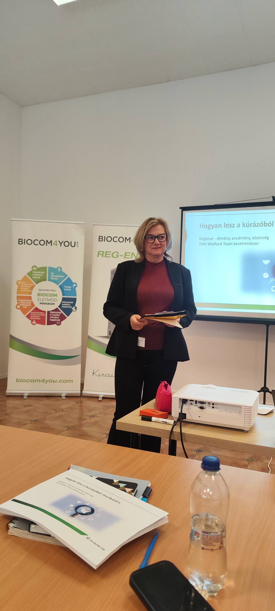 A képen szöveg, fedett pályás, fal, bútorok láthatóElőfordulhat, hogy az AI által létrehozott tartalom helytelen.