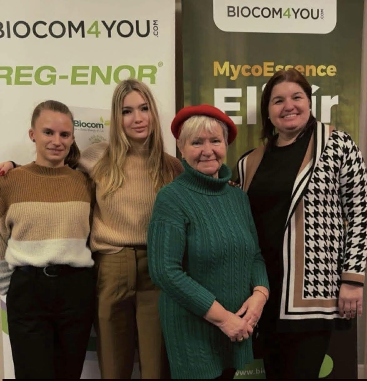 A képen Emberi arc, ruházat, személy, mosoly láthatóElőfordulhat, hogy az AI által létrehozott tartalom helytelen.