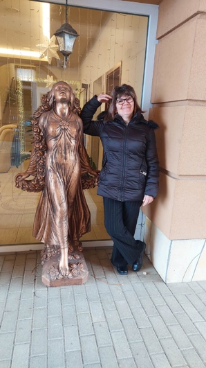 A képen ruházat, Emberi arc, személy, nő láthatóElőfordulhat, hogy az AI által létrehozott tartalom helytelen.